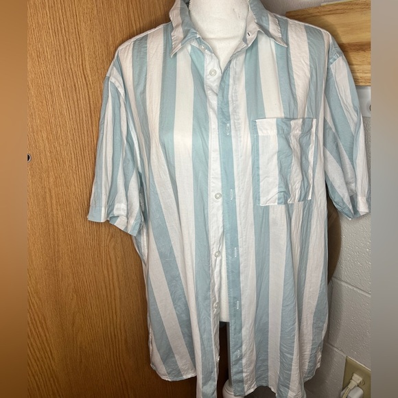 H&M Other - H&M 100% cotton stripper button down